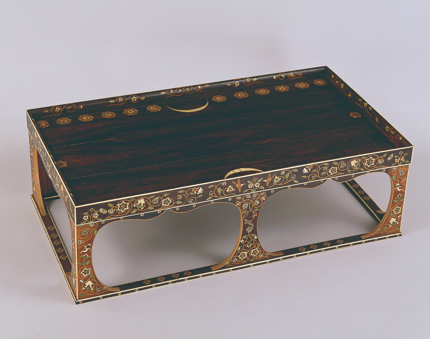 紫地鳳形錦御軾